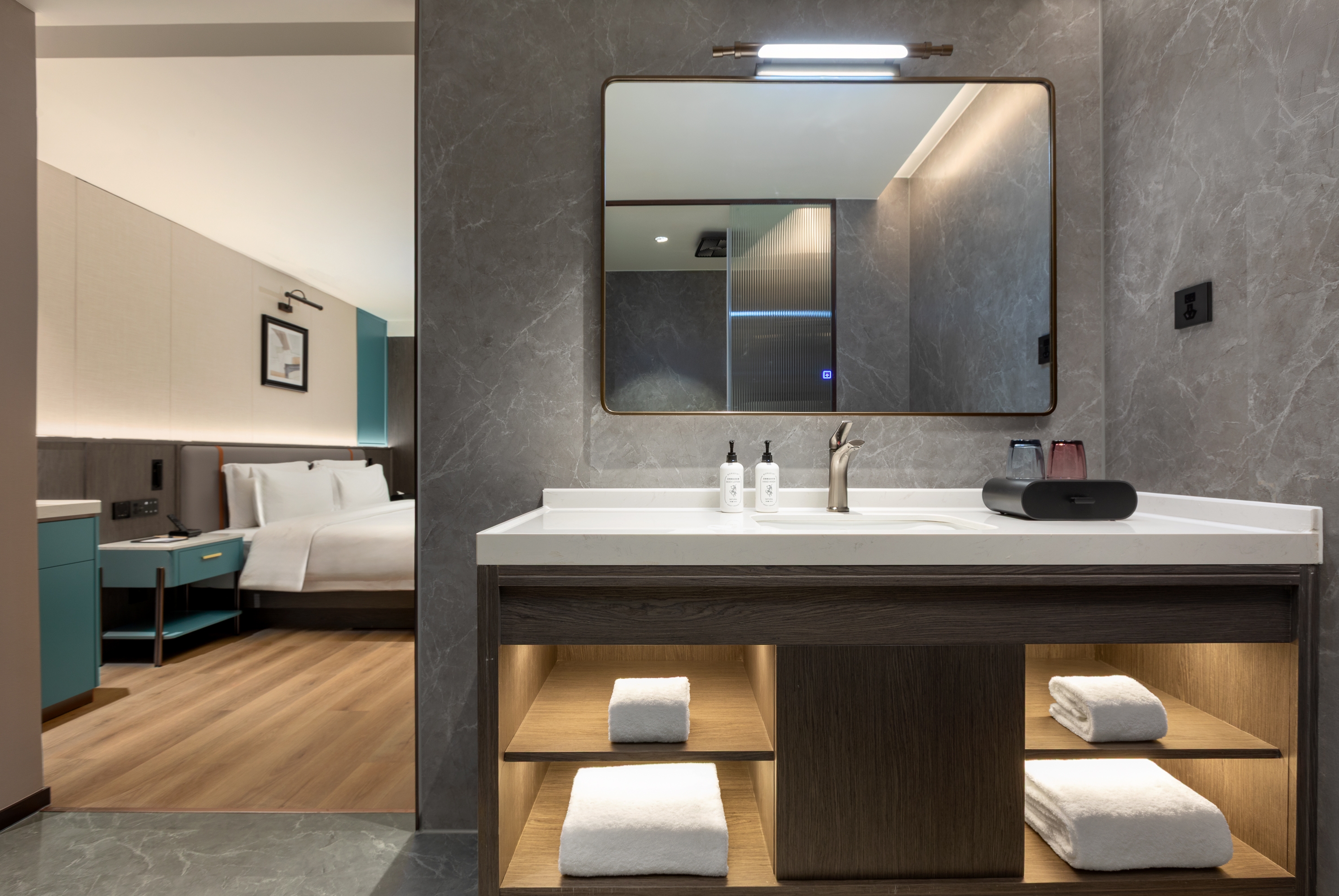 Guest room bath at the Days Inn by Wyndham Chengdu Qingyang in Chengdu, Other than US/Canada